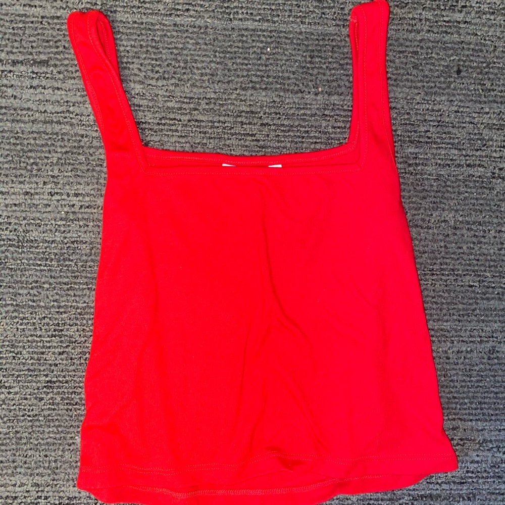 Red square neck cropped tank top